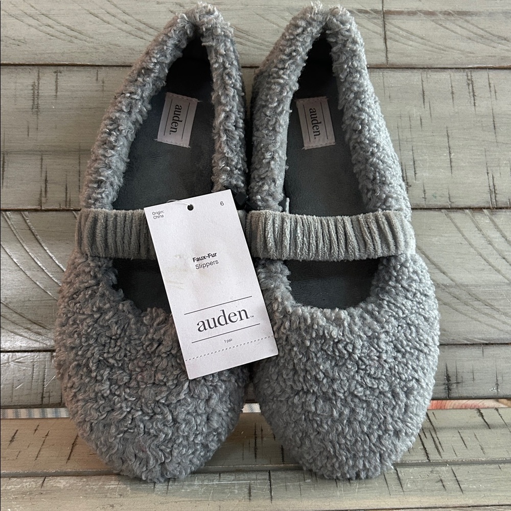 NWT Plush Women Slipper/Shoes Cushioned Insoles Faux Fur Stretchy Cross Band